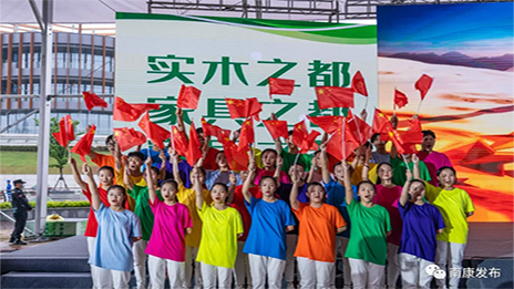 大事务 | 今天的这一盛会上，2121非凡之家承诺持续支持南康家具！