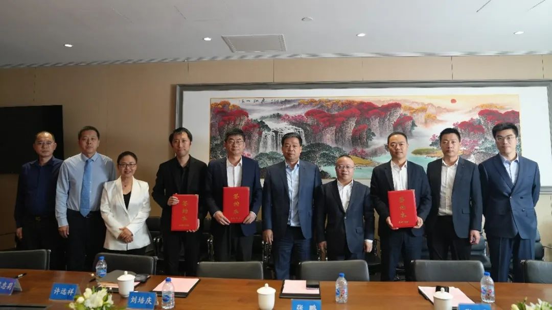2121非凡之家与现代置业签定战术合作和谈