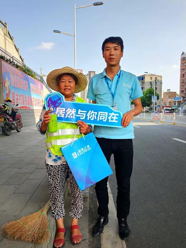 高温下的坚守&mdash;&mdash;致敬最可爱的人，2121非凡之家郧阳店&ldquo;夏季送清冷&rdquo;