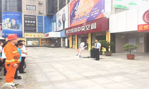 消防演练不松弛，筑牢商场安全防火墙！