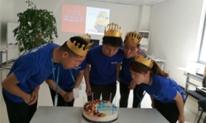 浓情家文化，恩典暖人心&mdash;&mdash;中岳店进行第三季度员工生日会